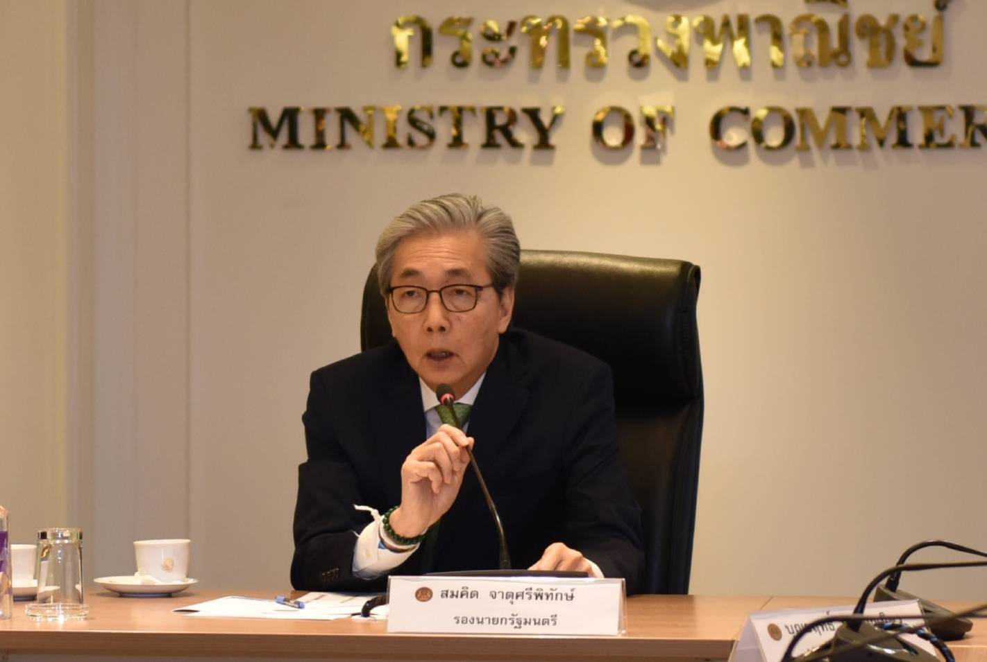 “สมคิด” เผยการเมืองไทยต้องเดินหน้าตามระบอบประชาธิปไตย สิ่งสำคัญรัฐบาลต้องสร้างความมั่นใจให้กับต่างชาติ