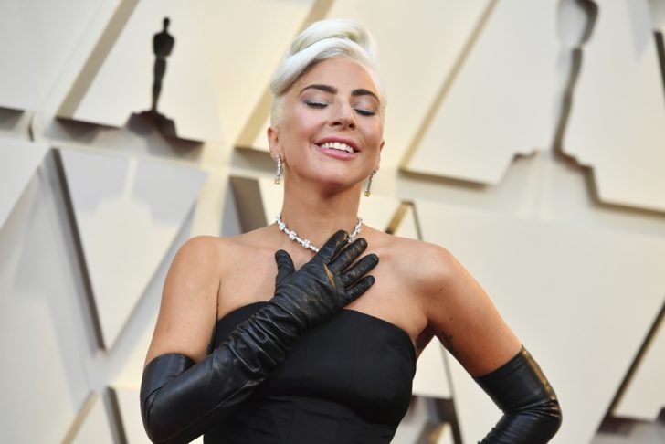 Lady Gaga Look Of The Week : แซ่บเหมือนเคยแฟชั่น OSCAR 2019-“กาก้า” สวมสร้อมเพชรเม็ดโต 128.54 กะรัต มาร่วมงาน