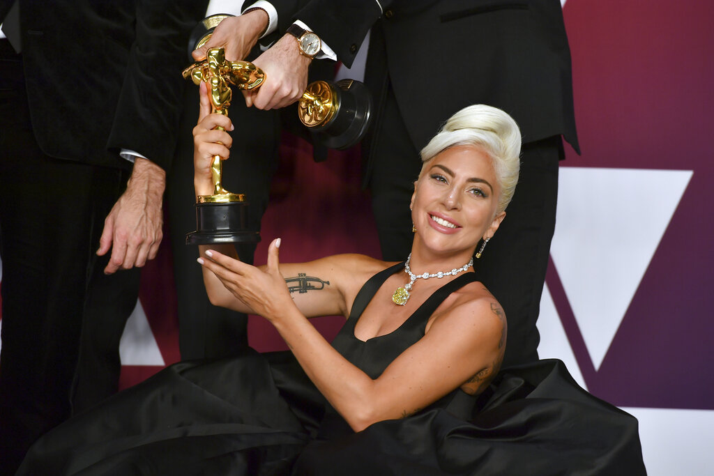 Look Of The Week : แซ่บเหมือนเคยแฟชั่น OSCAR 2019-“กาก้า” สวมสร้อมเพชรเม็ดโต 128.54 กะรัต มาร่วมงาน