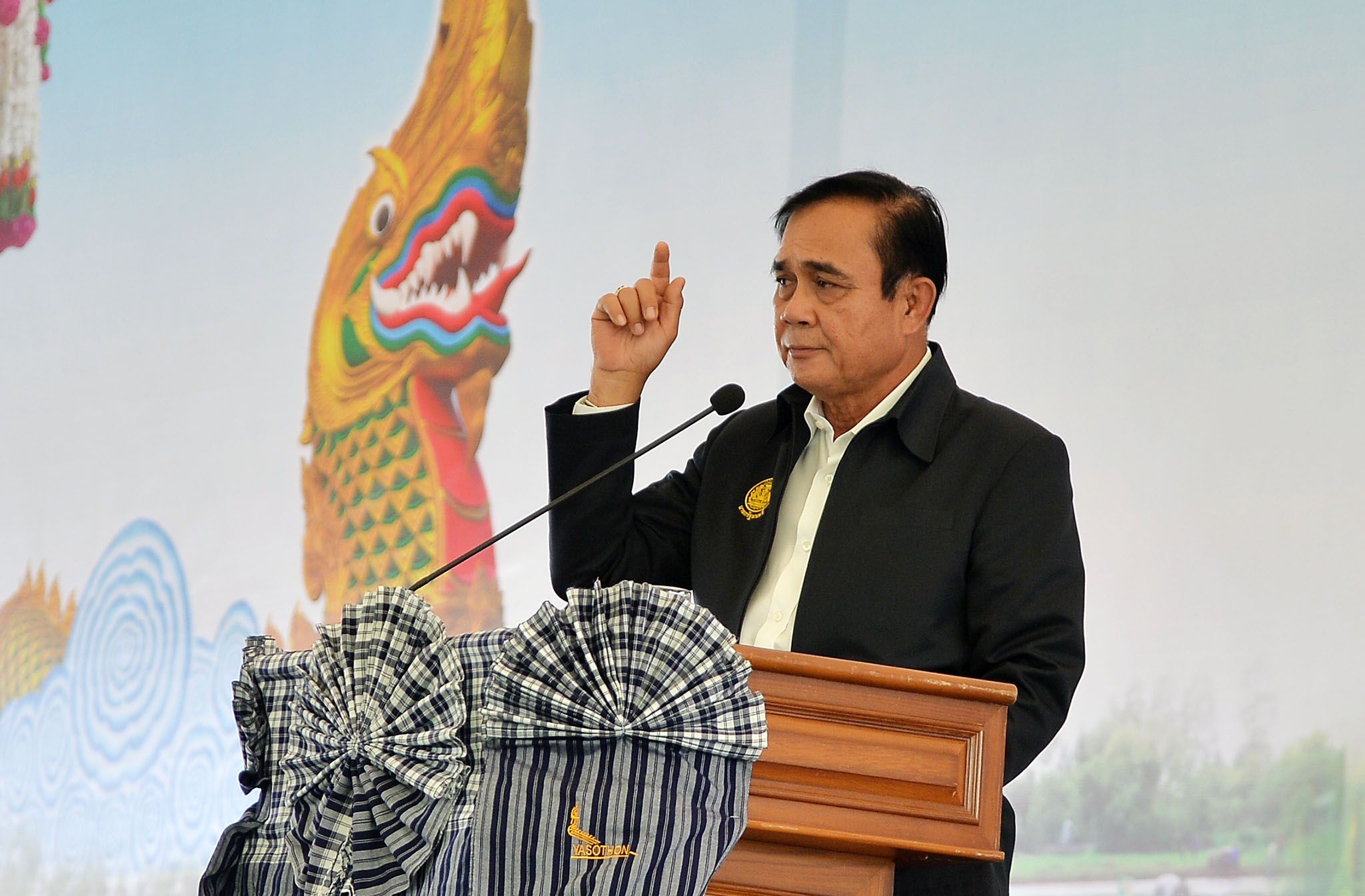 “บิ๊กตู่” ไหว้พระขอให้คนไม่ดีกลับใจ แนะเลือกคนดีๆเข้าสภา