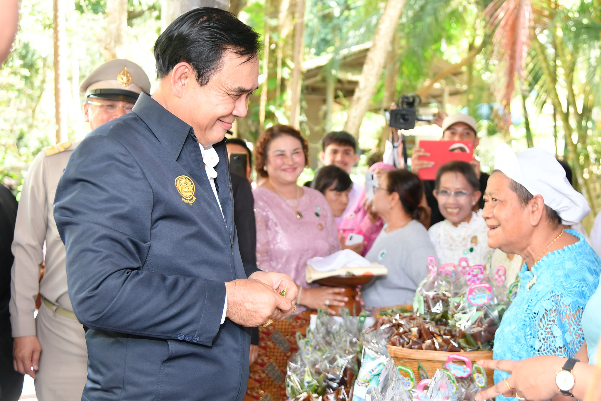 กกต.ตอบ พปชร. “บิ๊กตู่” ขึ้นเวทีปราศรัย-เดินช่วยหาเสียงได้ แต่ต้องระวังไม่ใช้ตำแหน่งหน้าที่