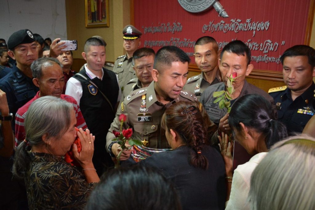 “บิ๊กโจ๊ก” บุกจับ-อายัดทรัพย์ อดีตนักการเมืองดังฉ้อโกง ปชช. กว่า 2 พันล้าน