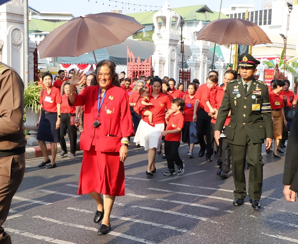 ‘สมเด็จพระเทพ’ ทรงเปิดงานตรุษจีนเยาวราช ครอบครัวคุณพลอยไพลิน ร่วมเสด็จด้วย