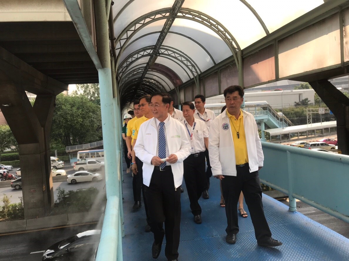 กรมทางหลวงติดตั้งเครื่องฉีดพ่นละอองน้ำบนถ.วิภาวดีบรรเทาฝุ่นพิษ คิวต่อไปถ.พระราม2-หน้าม.เกษตรฯ