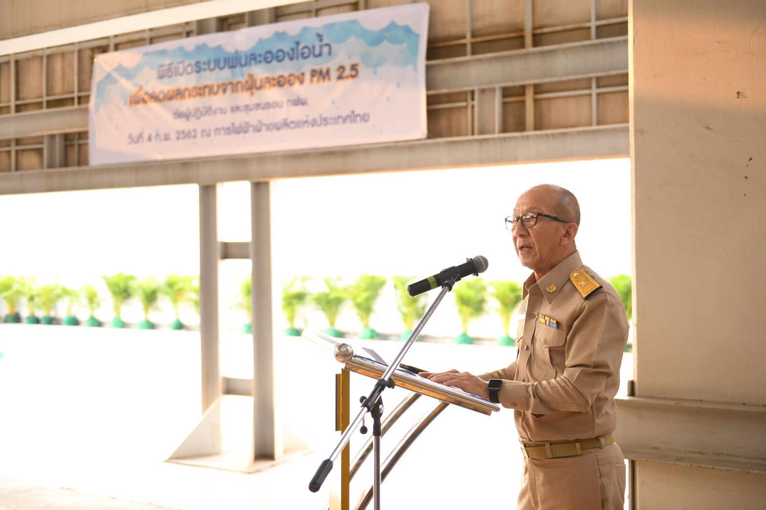 กฟผ.ติดตั้งระบบพ่นละอองไอน้ำบนยอดตึก20ชั้น สำนักงานใหญ่ กฟผ.พร้อมฉีดน้ำล้างถนน ช่วยลดฝุ่น PM2.5