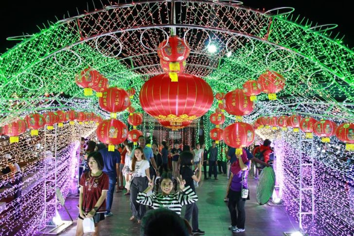 ประดบโคมไฟ_ตรษจน_1