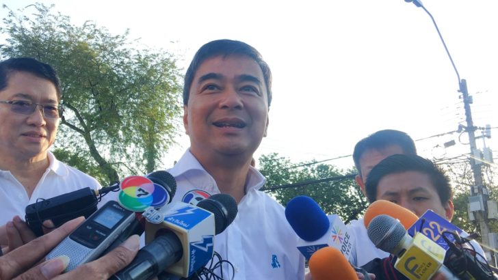 ‘อภิสิทธิ์’ จี้ ผบ.ทบ.วางตัวเป็นกลาง ลั่นทุกพรรคมีสิทธิเสนอนโยบายกองทัพ