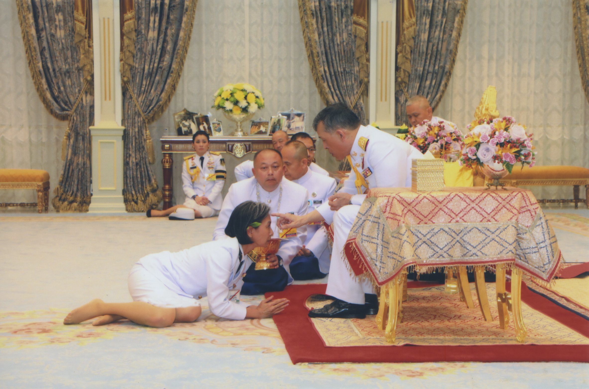 สมเด็จพระเจ้าอยู่หัว พระราชทานพระราชวโรกาสให้คณะเอกอัครทูตฯ กราบถวายบังคมลาก่อนไปปฏิบัติหน้าที่