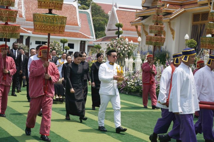 พิธีพระราชทานเพลิงศพ “เจ้าสัววิชัย” ลูกชายบวชอุทิศส่วนกุศลให้พ่อ