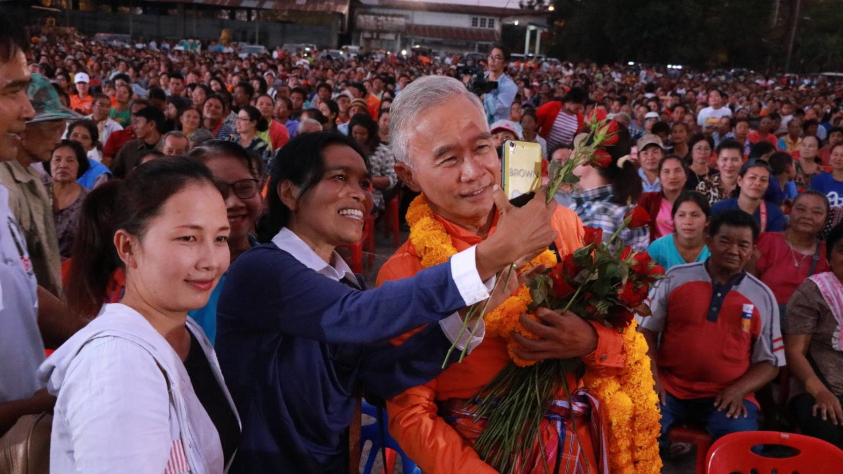 สุวัจน์ ปราศรัยช่วยผู้สมัคร ชพน.เขต 3 โคราช ชูนโยบาย ‘โคราช ชาติพัฒนา โนพรอบเบลม’ คนฟังพรึ่บ