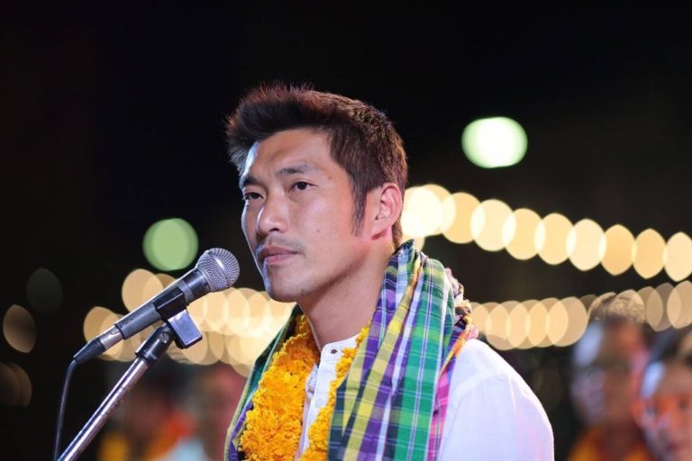 “ธนาธร” เปิดปราศรัย ลานย่าโม ชูยุติรัฐรวมศูนย์ ให้อำนาจคนโคราชบริหารท้องถิ่นเอง