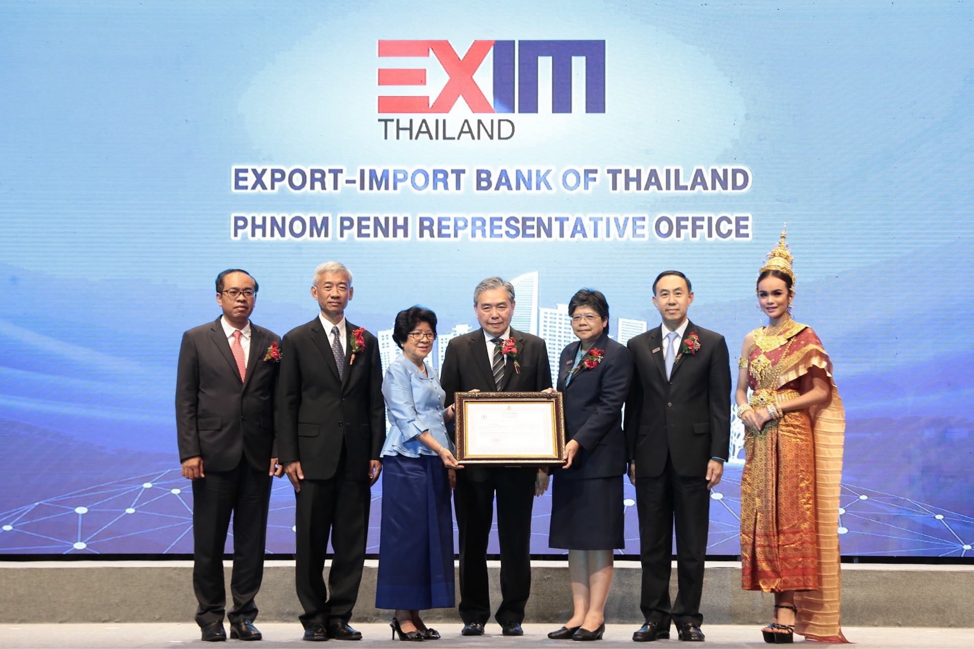 ขุนคลังนำทัพเปิดตัว EXIM BANK กัมพูชา หนุนนักธุรกิจไทย-เทศ และผู้ส่งออก ลุยขยายธุรกิจในกัมพูชา พร้อมชู”สินเชื่อดอกเบี้ยต่ำ”ให้ผู้ซื้อในCLMVวงเงินสูงสุด4ล้านดอลลาร์/ราย