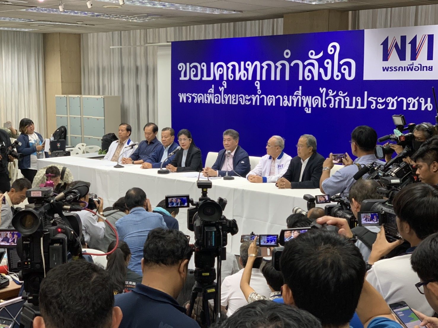 “ภูมิธรรม” ยัน พท.ไม่ยึดติดตำแหน่งนายกฯ ขอเพียงประเทศได้ปชต.กลับคืน-ศก.ดีขึ้น