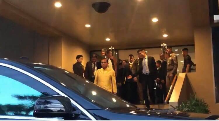 “บิ๊กตู่” งดสัมภาษณ์หลังประชุมครม. ระบุสั้นๆ ให้ “ใจเย็นๆ ก่อนเลือกตั้ง”