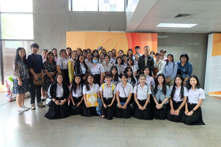 6-ราชภัฎสกลนคร คณะอาจารย์และนักศึกษาจากมหาวิทยาลัยราชภัฏสกลนครดูงานเครือมติชน