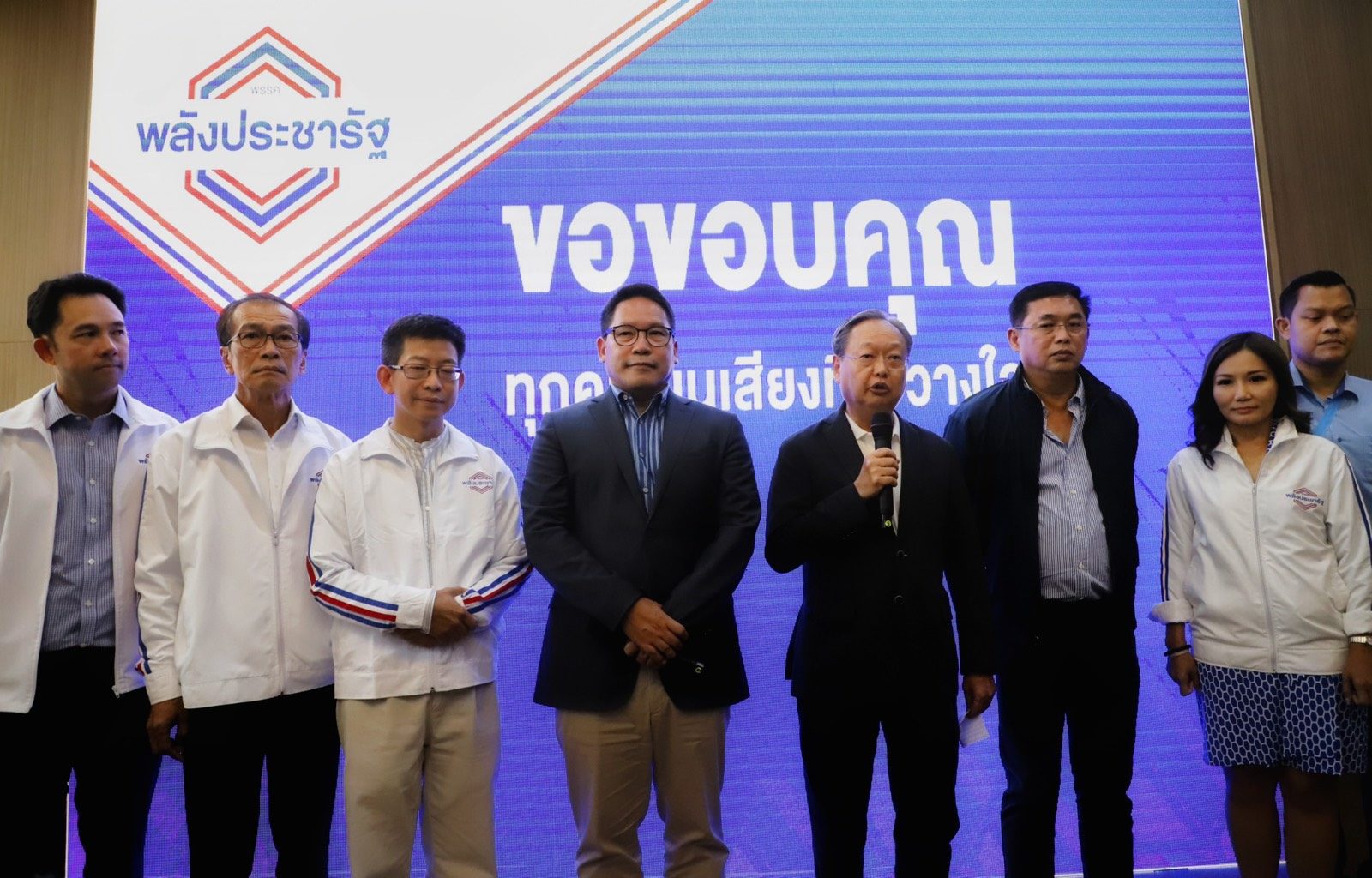 “เพื่อชาติ” ประณาม พปชร. ล้มธรรมเนียมปฎิบัติ “กระเหี้ยนกระหือรือ” อยากสืบทอดอำนาจ