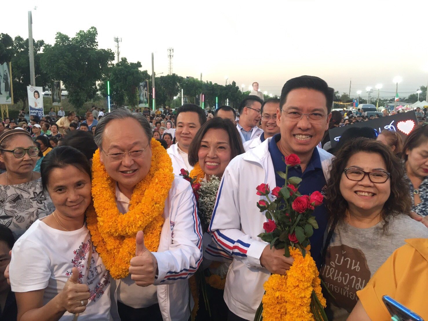 พปชร.ยกน้ำท่วมปี 54 อ้อน คนดอนเมืองเลือกพรรคไม่โกง อัด ยกเลิกเกณฑ์ทหาร เอาส่วนไหนคิด