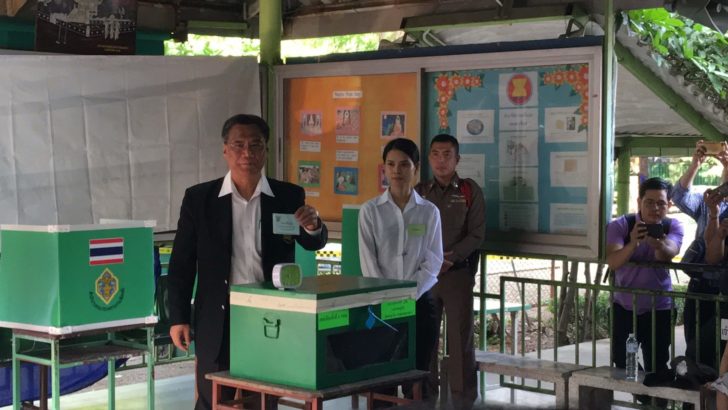 กกต.เปิดลงคะแนนเลือกตั้งแล้ว ประชาชนแห่ใช้สิทธิคึกคัก ‘ประธาน กกต.’ เผยภาพรวมทุกหน่วยเรียบร้อย ไร้ปัญหา