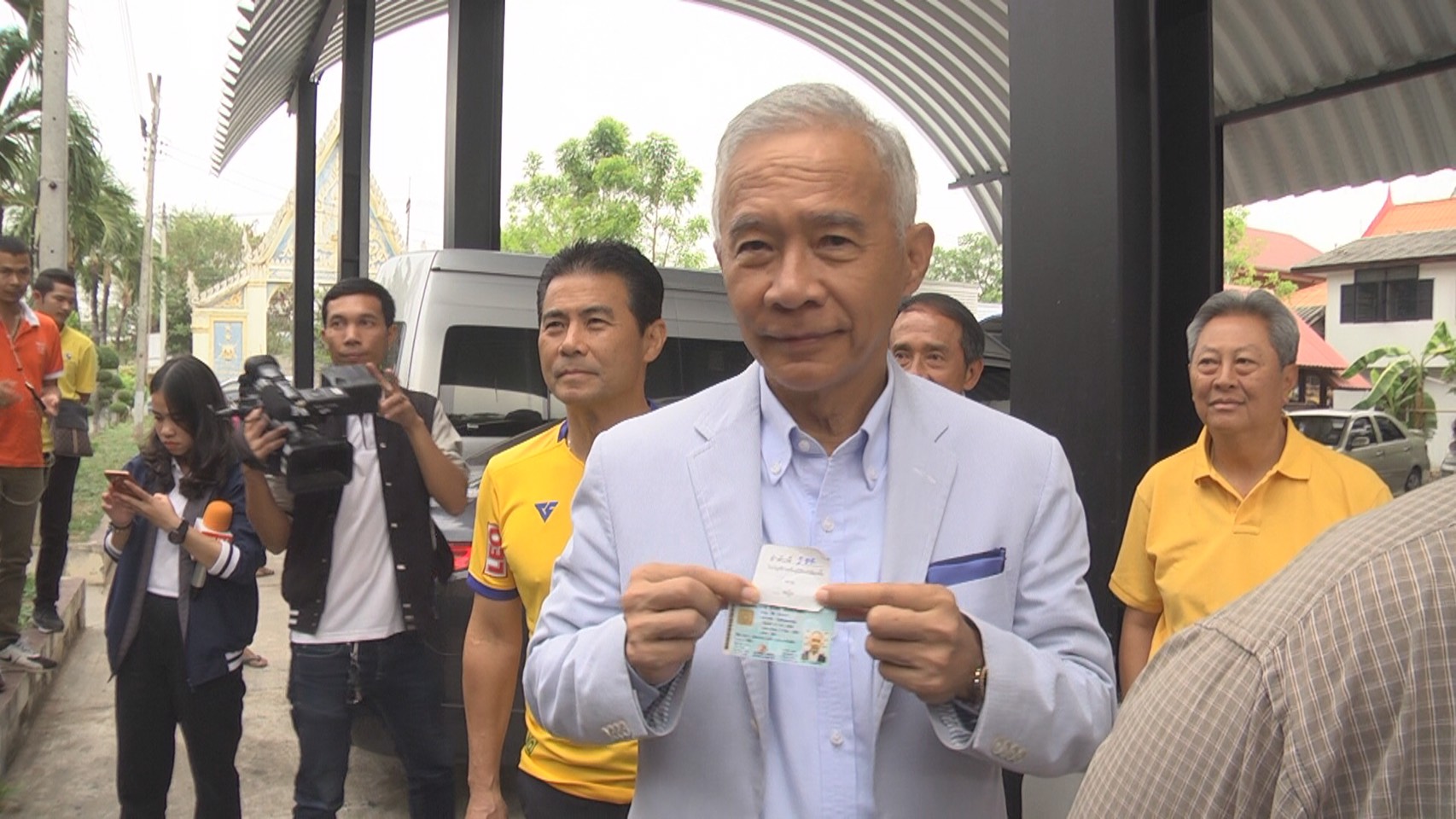 “สุวัจน์-เทวัญ” พรรคชาติพัฒนา ใช้สิทธิเลือกตั้งที่โคราช  รอฟังผลหลังเลือกตั้งก่อนตัดสินใจร่วมฝ่ายค้าน-ฝ่ายรัฐบาล