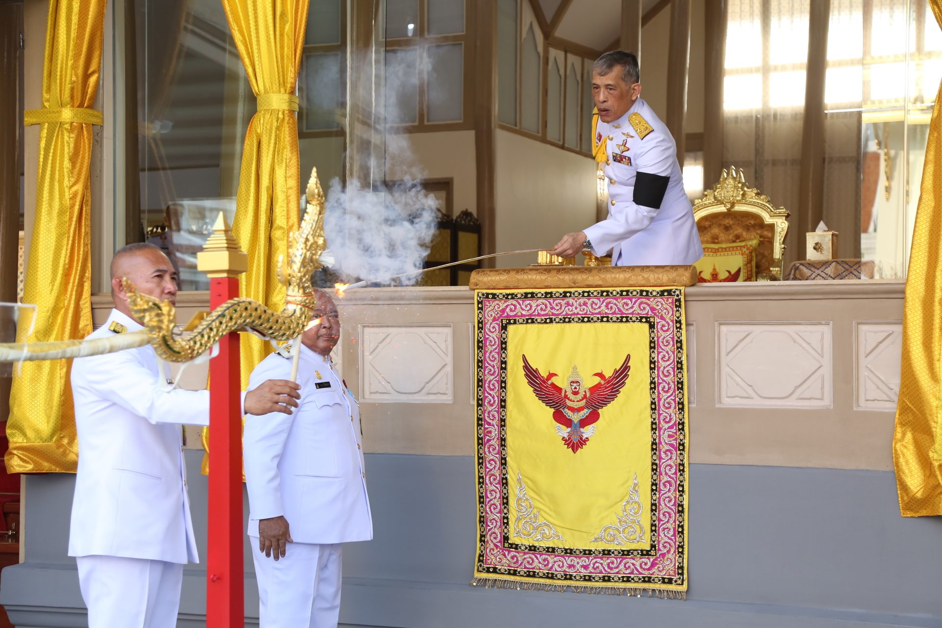 สมเด็จพระเจ้าอยู่หัว พระราชทานเพลิงศพ เจ้าสัววิชัย คิง เพาเวอร์