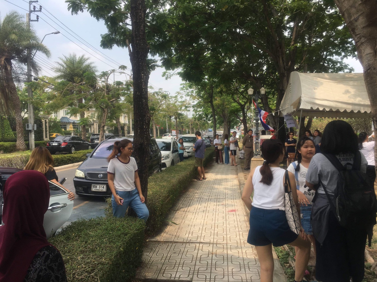 บรรยากาศการเลือกตั้ง เขตที่ 15 บริเวณสนามรอบทะเลสาบหมู่บ้านเพอร์เฟคเพลสรามคำแหงคึกคัก!