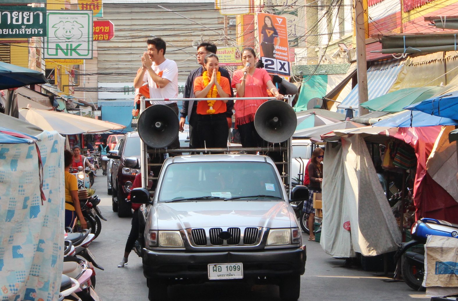 ‘ธนาธร’ ลงพื้นที่ราชบุรี หาเสียงช่วยผู้สมัคร