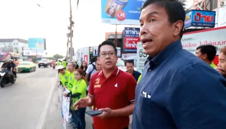 “ชัชชาติ” ลงพื้นที่เขตคลองสามวา ชูแก้ปัญหาแยกใหญ่ด้วยสะพานข้ามแยก ผลักดันใช้รถเมล์เล็ก