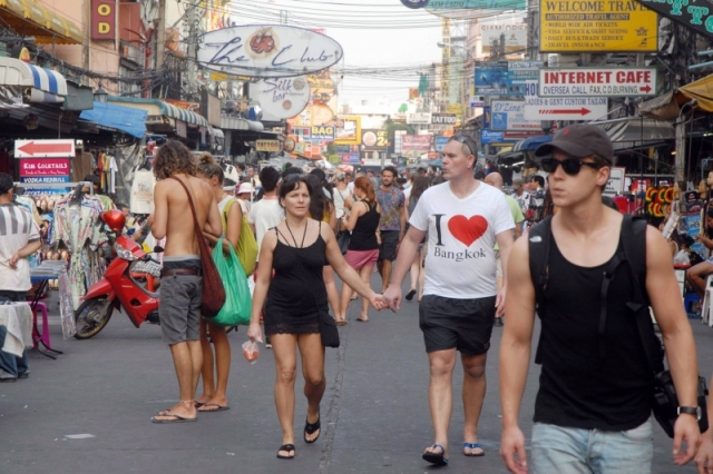นักท่องเที่ยวต่างชาติ