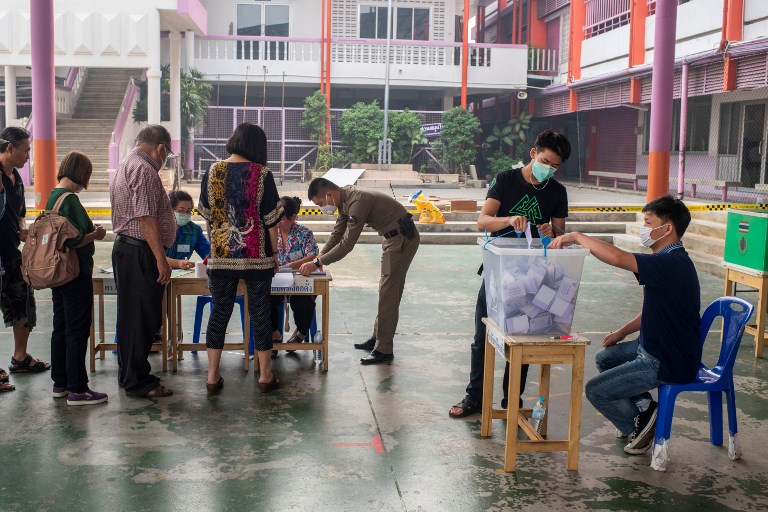 กกต.ยืดอกเลือกตั้ง ส.ส. ไม่จบ 66 เขตถูกร้อง ยังนับคะแนนไม่ได้ ไม่มีสูตร มีแต่วิธีคำนวณ