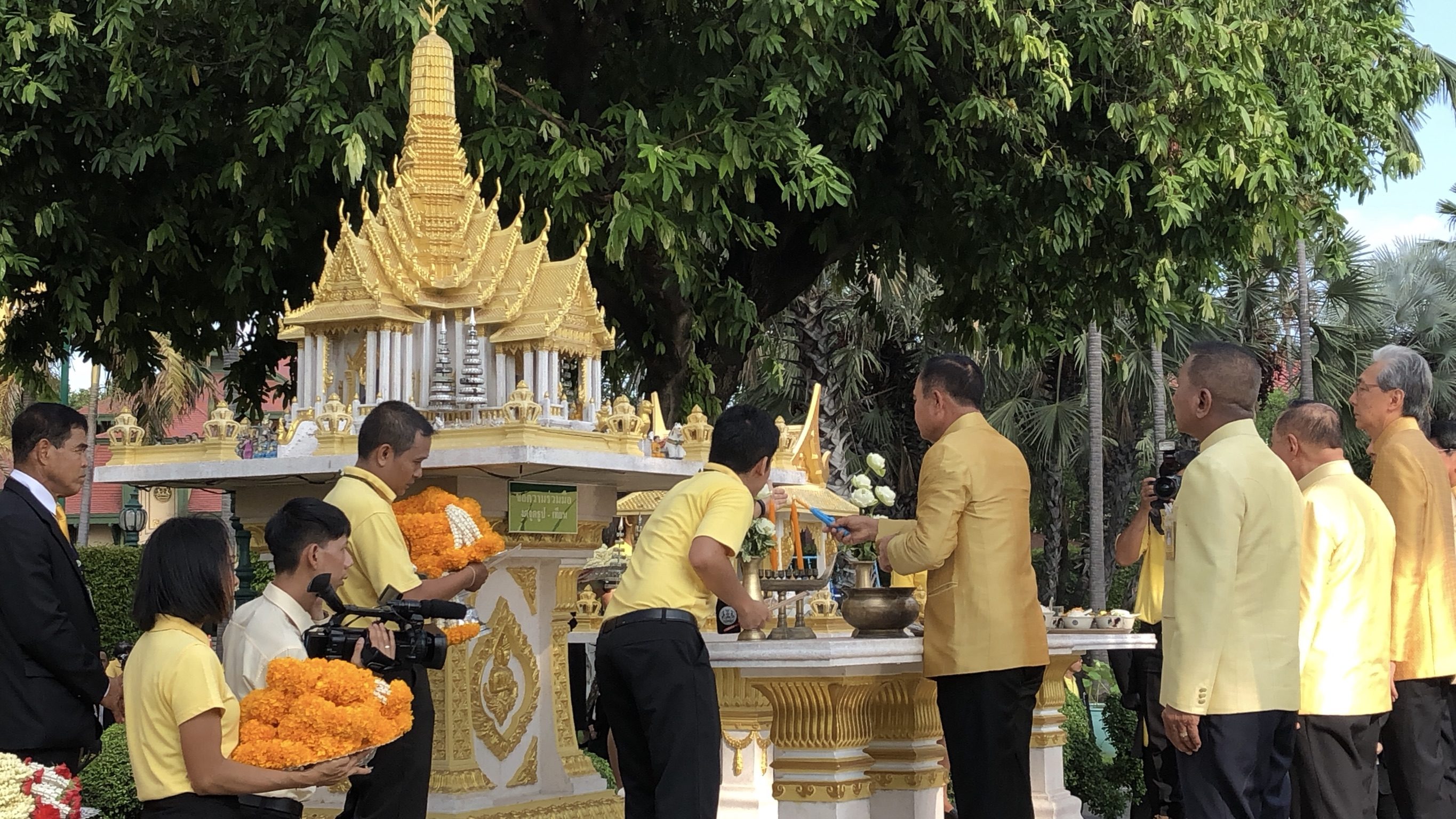 “บิ๊กตู่” สักการะสิ่งศักดิ์สิทธิ์ในทำเนียบ ขอบ้านเมืองสงบสุข หมดความขัดเเย้ง