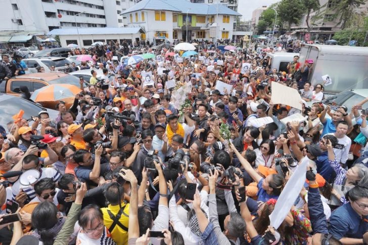 ‘ธนาธร’ โพสต์ขอบคุณมวลชน ประกาศเราจะสู้ไปด้วยกัน คนไทยอีกไม่น้อยถูกกลั่นแกล้ง