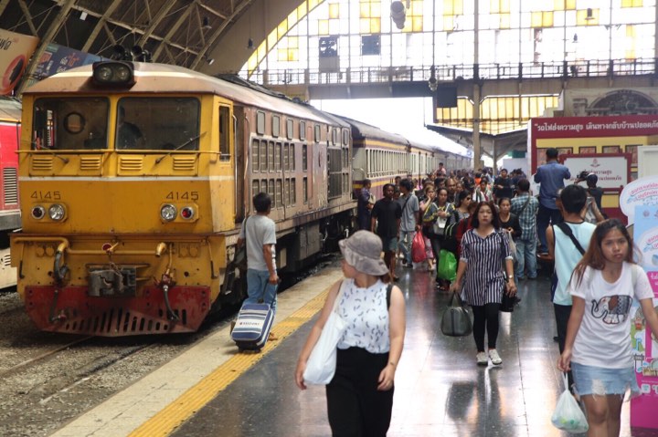 57180182_1649358145211023_5709615165503176704_n การรถไฟสรุปยอดผู้โดยสารเดินทางเข้ากรุงช่วงสงกรานต์ ภาคใต้มากสุดคาดวันนี้คนทะลักแสนคน