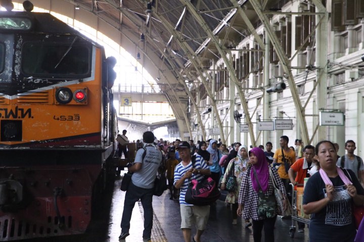 การรถไฟสรุปยอดผู้โดยสารเดินทางเข้ากรุงช่วงสงกรานต์ ภาคใต้มากสุดคาดวันนี้คนทะลักแสนคน