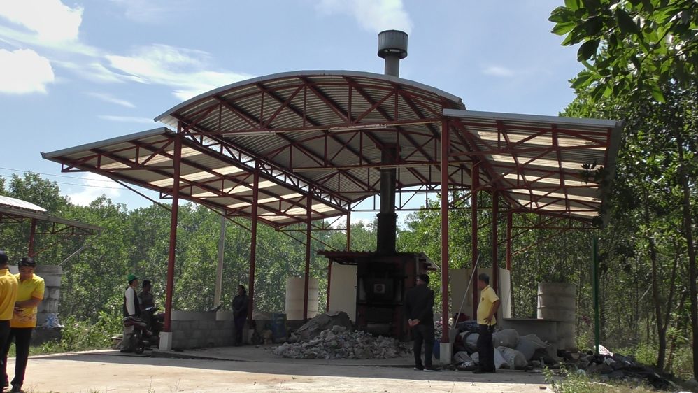 สำนักนายกฯ ลงพื้นที่ตรวจสอบเตาเผาขยะเมืองกันตัง ใช้งบสร้างกว่า 5 ล้านใช้การไม่ได้