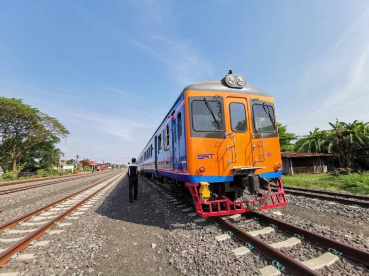 S__21938260 เผยโฉม! ไทยมอบรถไฟดีเซลราง “ฮิตาชิ” ให้กัมพูชาฟื้นเดินรถอรัญฯ-ปอยเปต “บิ๊กตู่-ฮุนเซน” นั่งขบวนปฐมฤกษ์22 เม.ย.นี้