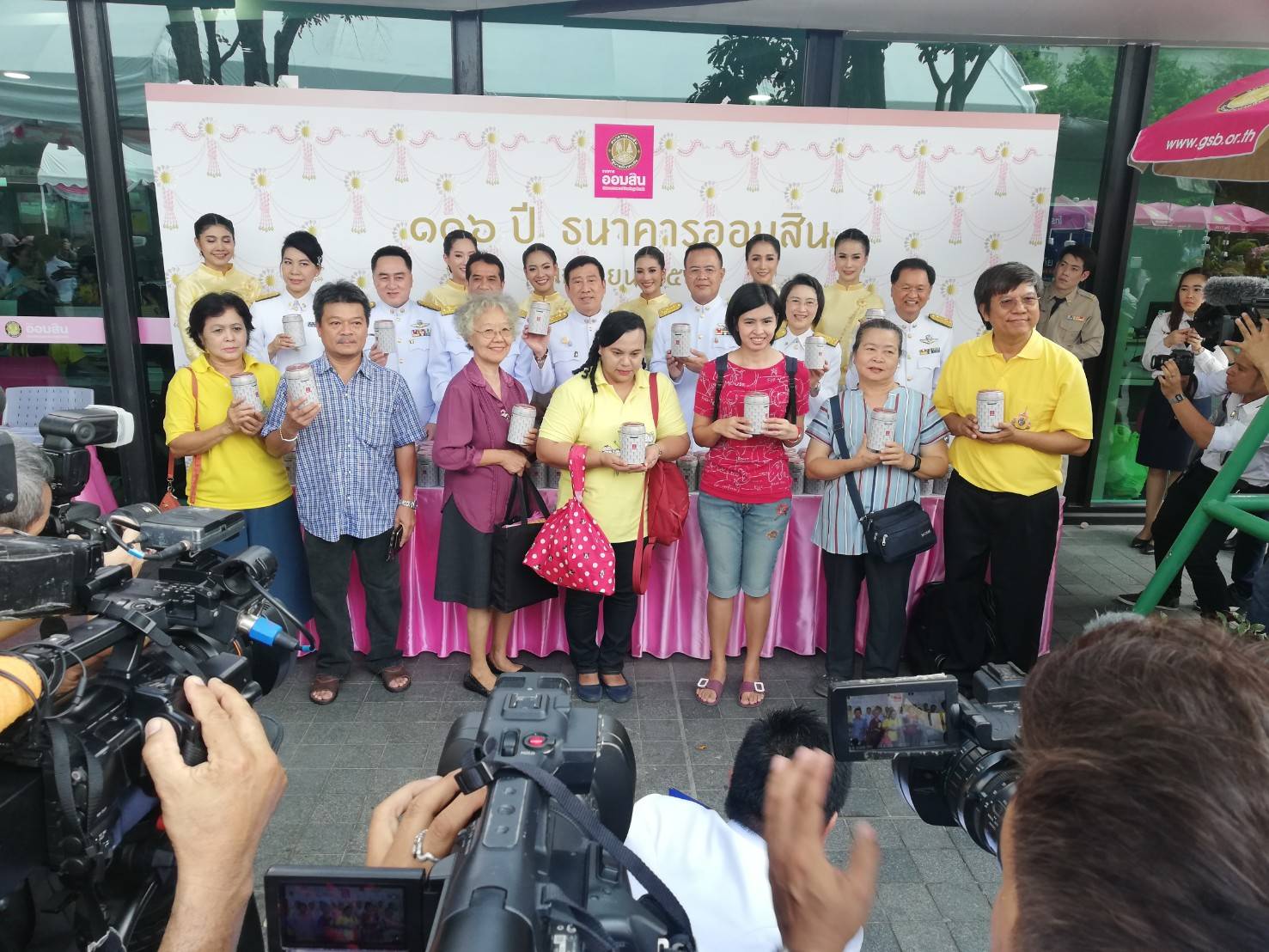 ออมสินแจกกระปุก “เครื่องแขวนไทย” วันนี้วันเดียว!!