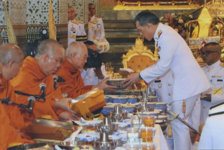 สมเด็จพระเจ้าอยู่หัว เสด็จฯพระราชพิธีสงกรานต์ ในพระบรมมหาราชวัง