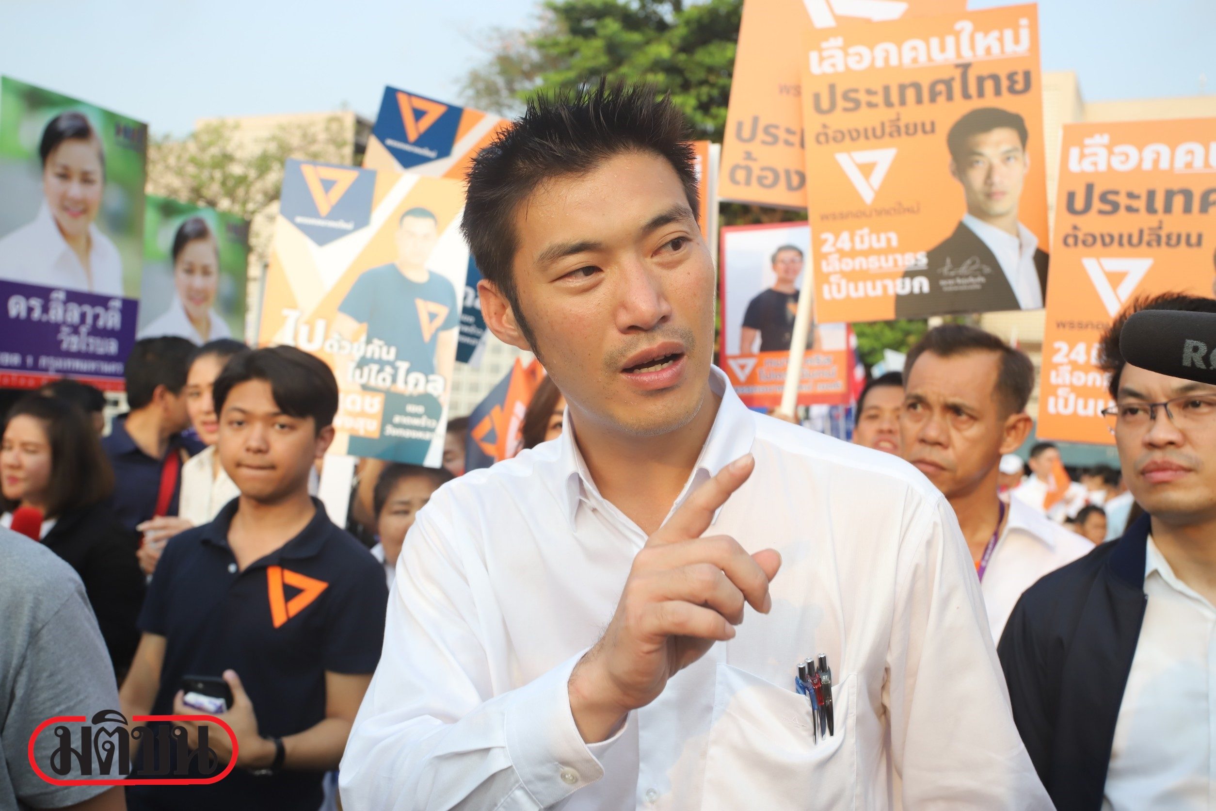 ลุ้น! กกต.แจ้งข้อกล่าวหา​ ปม ‘ธนาธร’​ ถือหุ้นสื่อหรือไม่ ถกต่อพรุ่งนี้