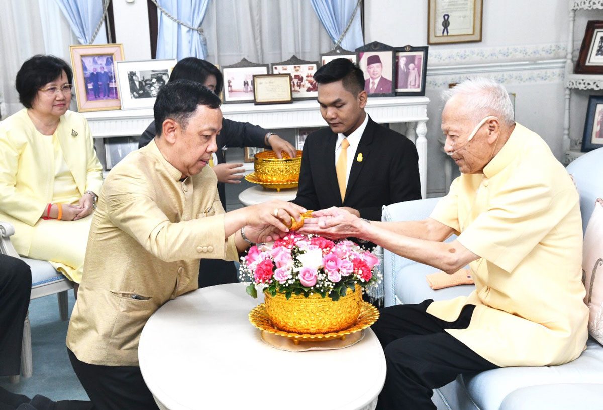 ประธาน ป.ป.ช.นำทีม เข้าบ้านสี่เสาฯ ไหว้ “ป๋าเปรม” รับพรสงกรานต์