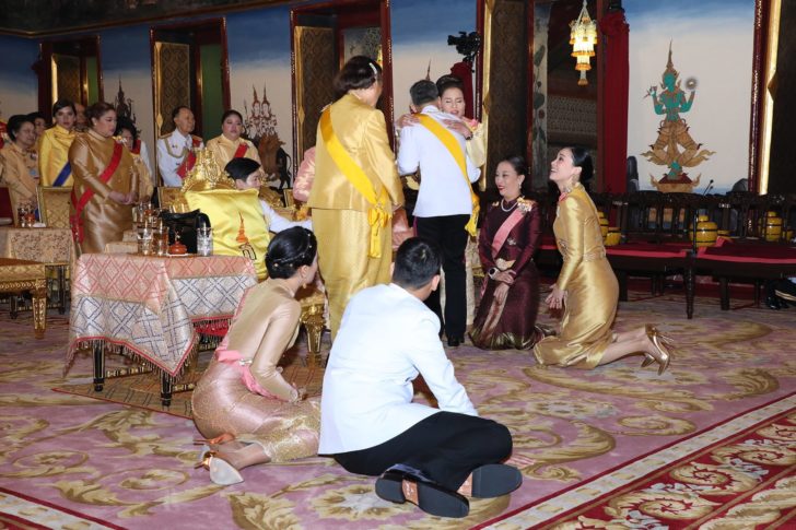 ชมภาพประทับใจสมเด็จพระเจ้าอยู่หัว-พระราชินี ในงานพระราชพิธีบรมราชาภิเษก