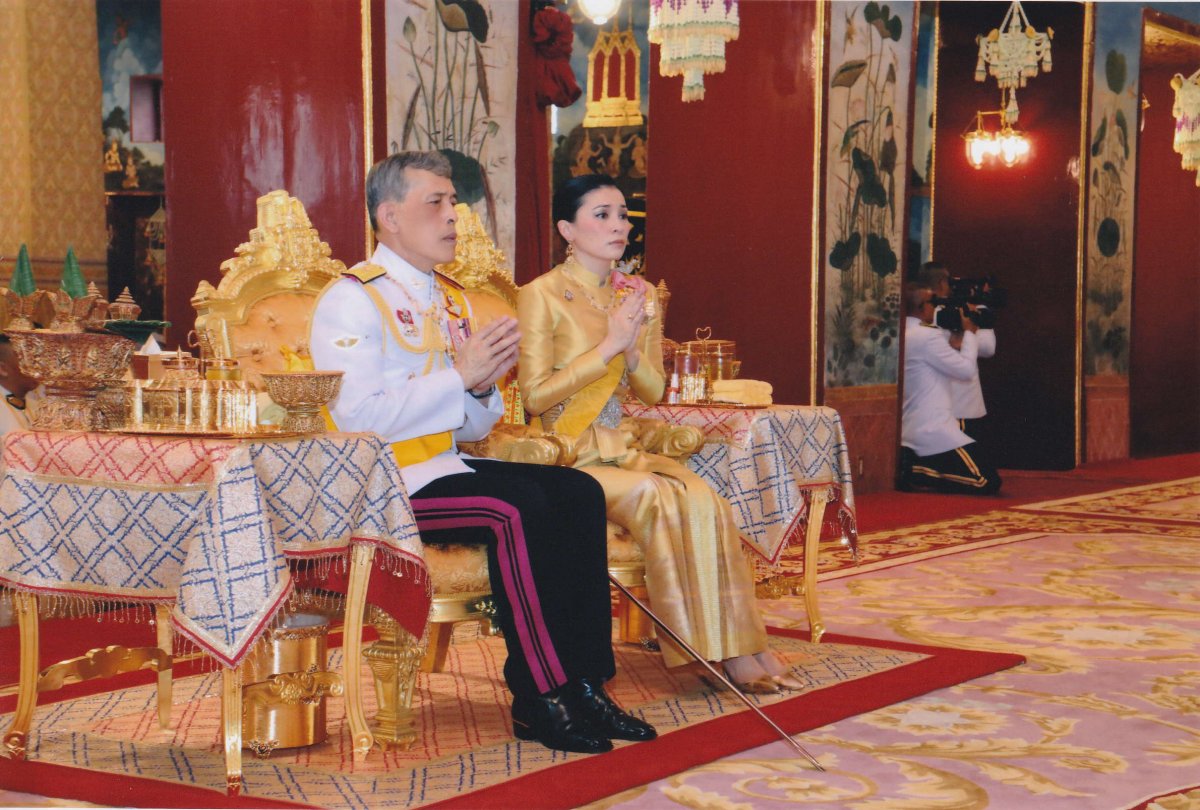 การอ่านออกเสียงพระปรมาภิไธยพระบาทสมเด็จพระเจ้าอยู่หัวและพระนามาภิไธยสมเด็จพระบรมราชินี