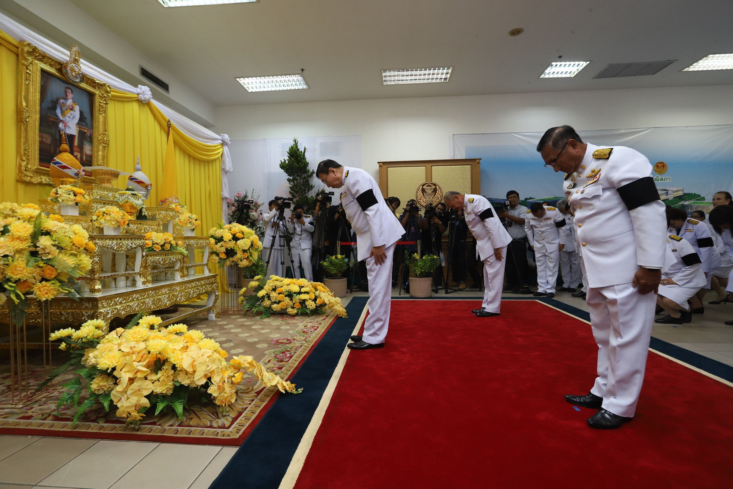 “พรเพชร” รับสนองพระบรมราชโองการฯ เป็นประธานวุฒิฯ รอร่วมโหวตนายกฯ 5 มิ.ย.