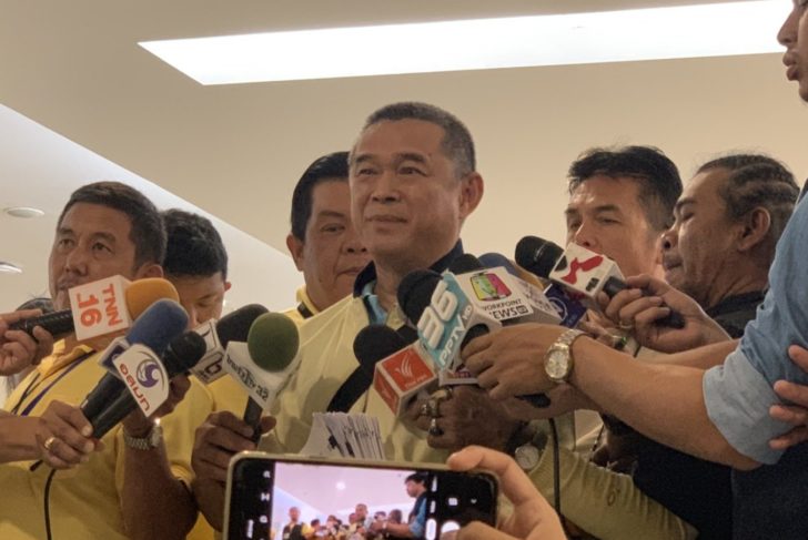 “เรืองไกร” ยื่นสอบ 13 ผู้สมัคร พปชร.-ปชป.ถือหุ้นสื่อ-จ่อร้องศาลสั่ง กกต.คำนวณปาร์ตี้ลิสต์ใหม่