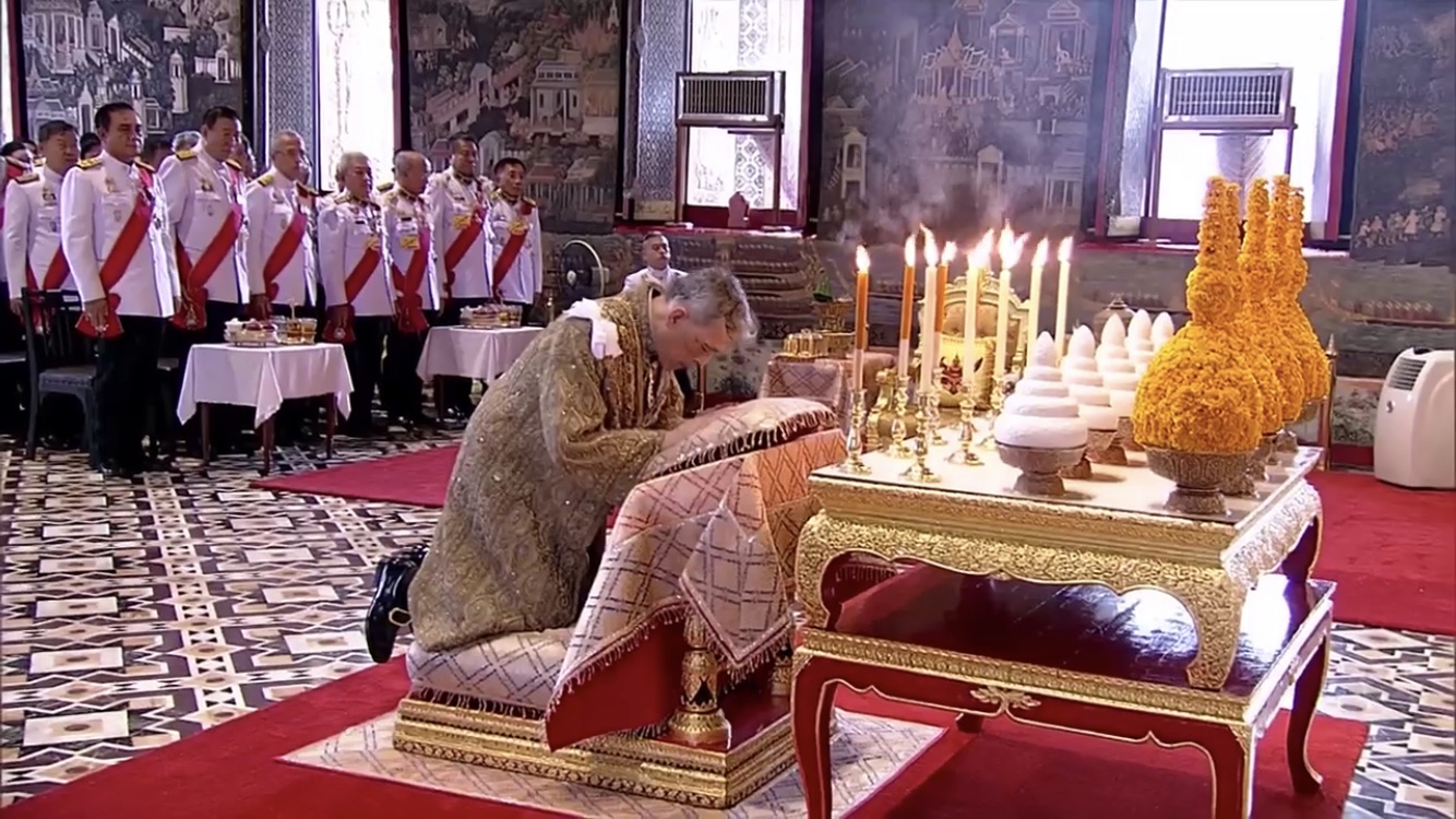 ในหลวงทรงประกาศพระองค์เป็นพุทธศาสนูปถัมภก และถวายราชสักการะพระบรมราชบุพการี