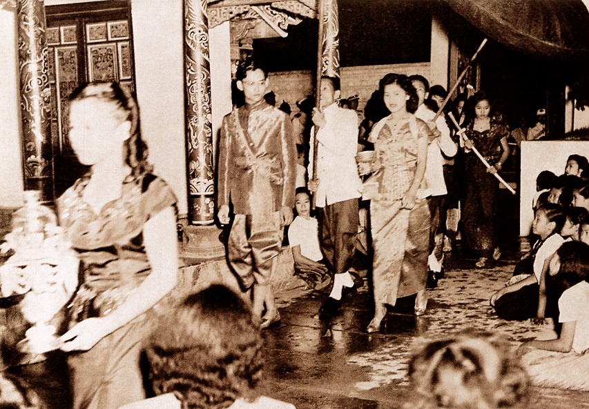 “เฉลิมพระราชมณเฑียร” พิธีขึ้นบ้านใหม่ของพระราชา คติความเชื่อที่ต้องอุ้มแมวและไก่ร่วมพิธี