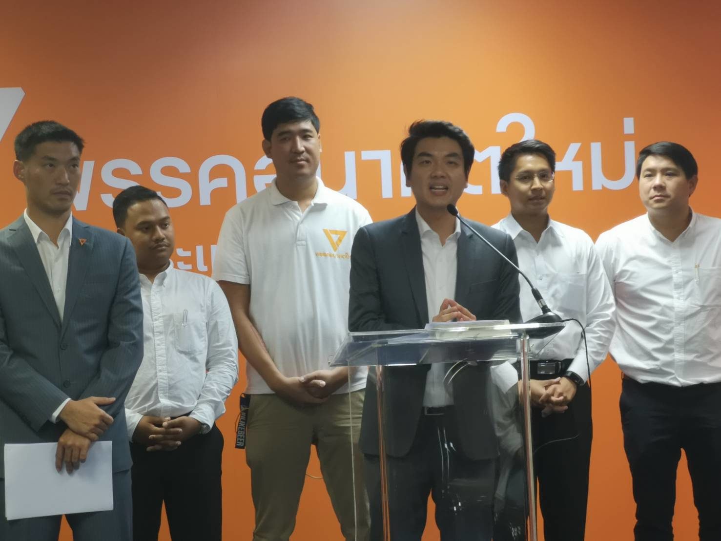 อนค. จ่อยื่นศาลรธน. วินิจฉัยสูตรคำนวณปาร์ตี้ลิสต์แจกที่นั่งพรรคเล็ก