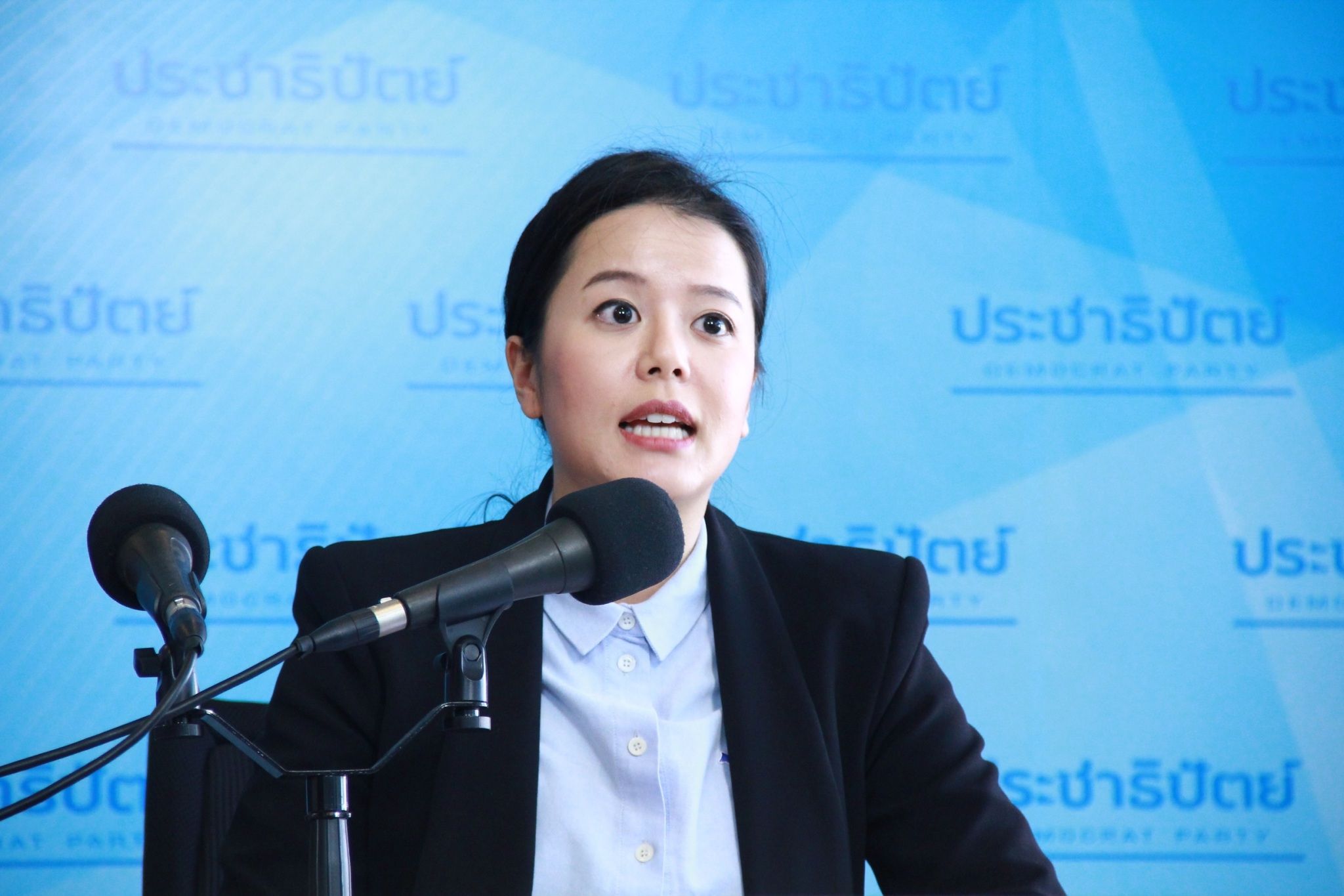 “นิวเดม” สยบข่าว พรรคแตก ยันยังอยู่ประชาธิปัตย์