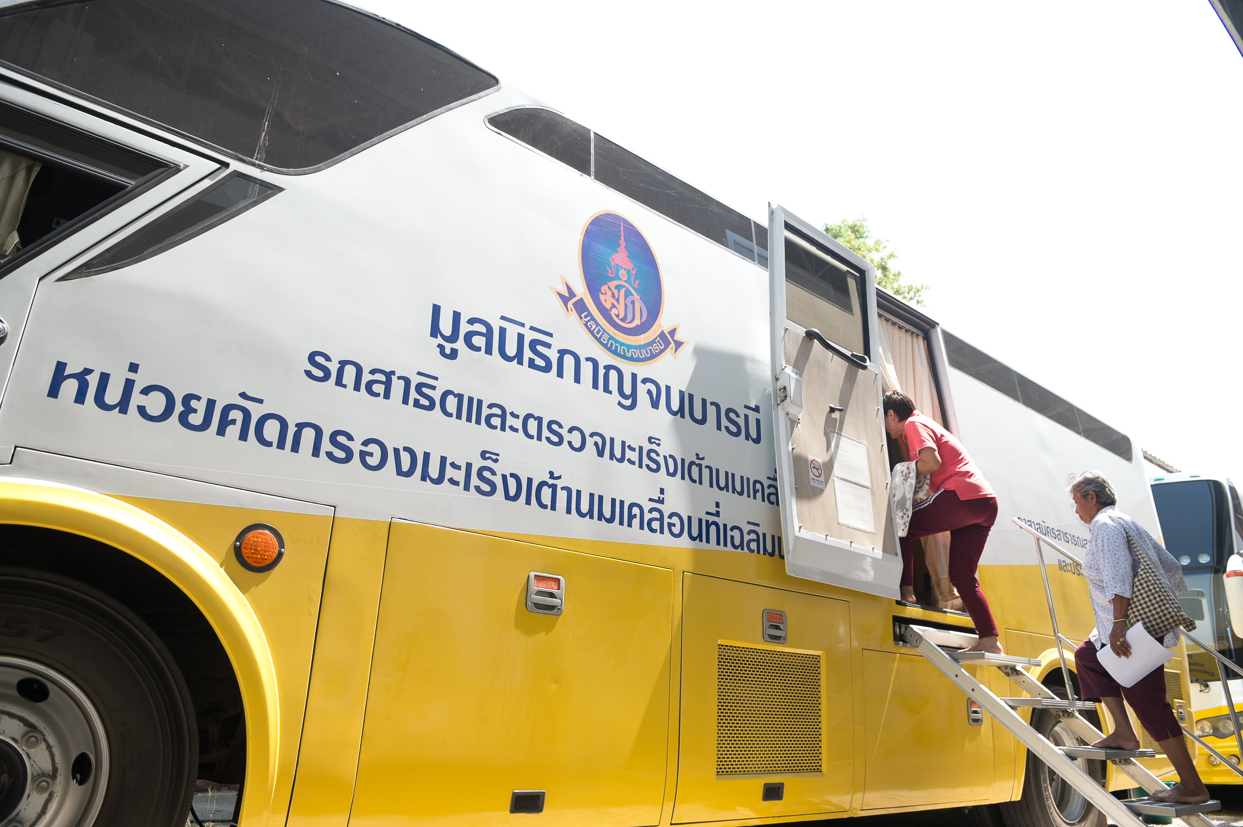 มูลนิธิกาญจนบารมี ส่งทีมแพทย์รักษา-ลดเสี่ยงมะเร็งเต้านม
