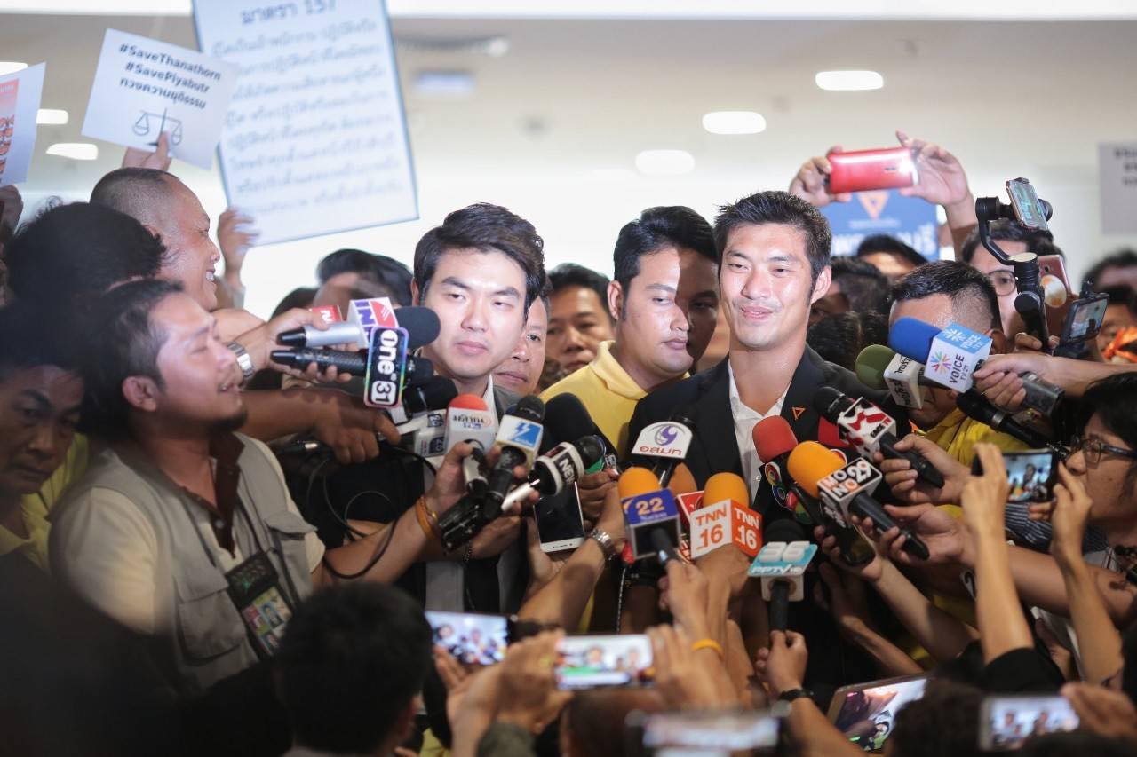 “ธนาธร-ปิยบุตร” หมดความอดทน ฟ้อง ม.157 กกต. สางแค้น 15 ปีไม่สาย