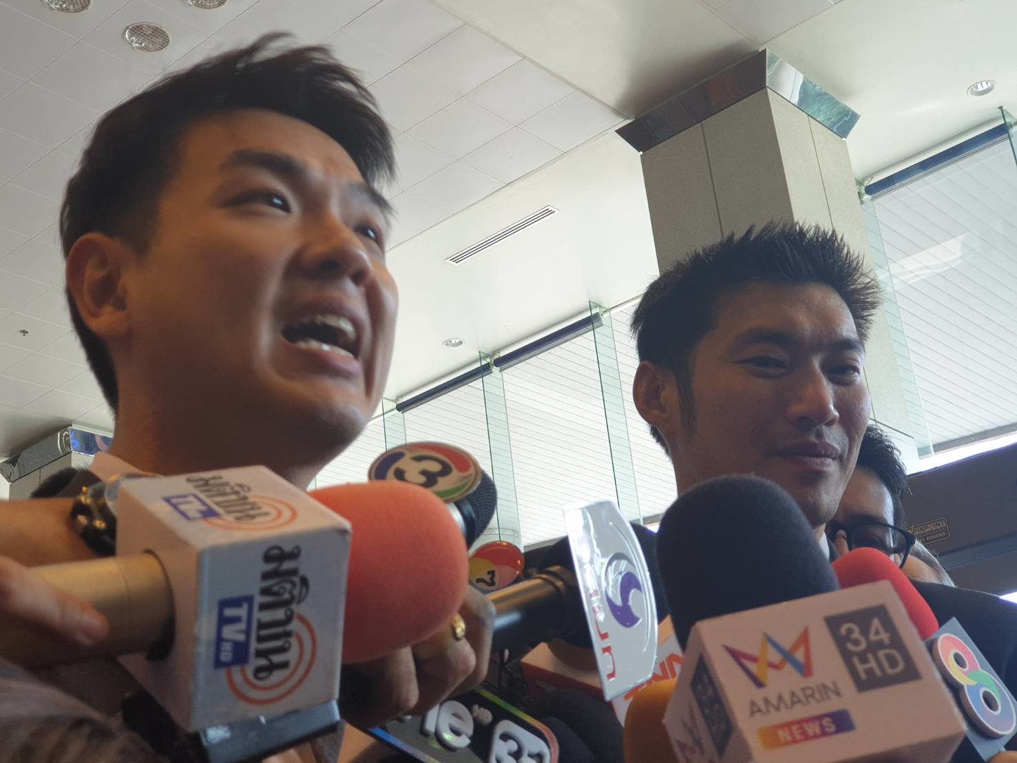 ‘ธนาธร’ ยัน​ พร้อมปฏิบัติตามคำสั่งประธาน ไม่มีปัญหา​ ‘ปิยบุตร’ ย้ำ​ พรรคไร้งูเห่า